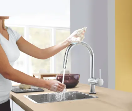 Сенсорний змішувач для кухні з висувним виливом Grohe Minta Touch (31358DC2) — Photo 1