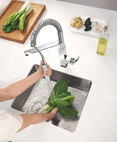 Змішувач для кухні з гнучким виливом Grohe Eurocube (31395000) — Photo 1