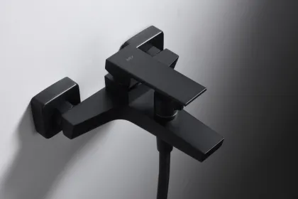 IMEX ART BLACK MATT Змішувач для ванни з душовим набором, чорний матовий — Photo 1