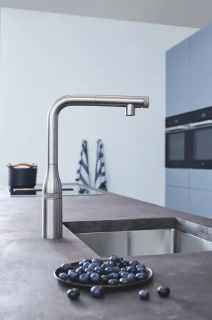 Змішувач для кухні з висувним виливом Grohe Essence SmartControl (31615DC0) — Photo 2