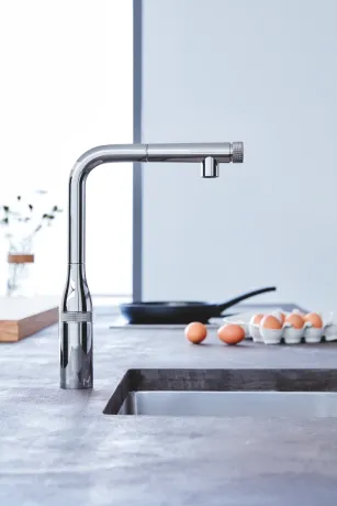 Змішувач для кухні з висувним виливом Grohe Essence SmartControl (31615000) — Photo 4
