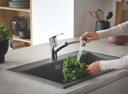 Змішувач для кухні з висувним виливом Grohe Eurosmart New (30305001) — Photo 1