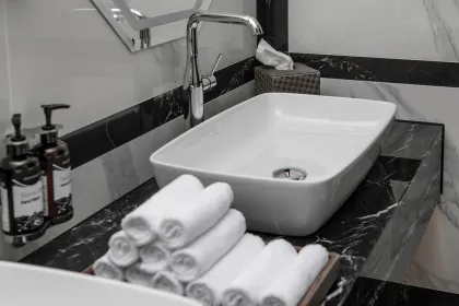 Змішувач для раковини L-розміру Grohe Essence New (23541001) — Photo 3